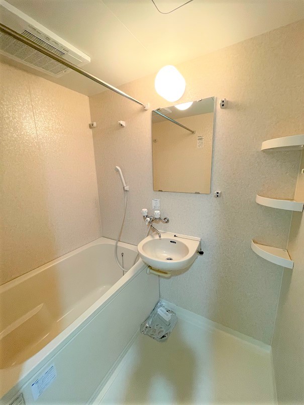 浴室と洗面台はお隣同士です。