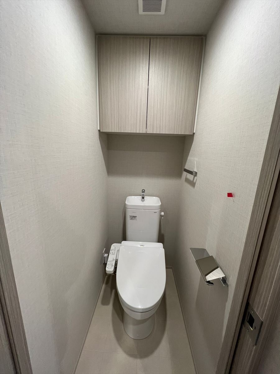 トイレは収納付き
