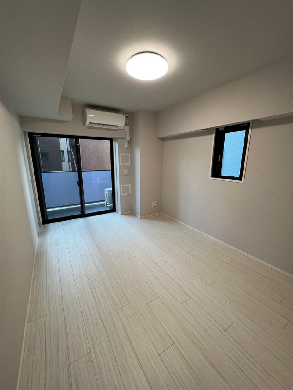 部屋はシンプル