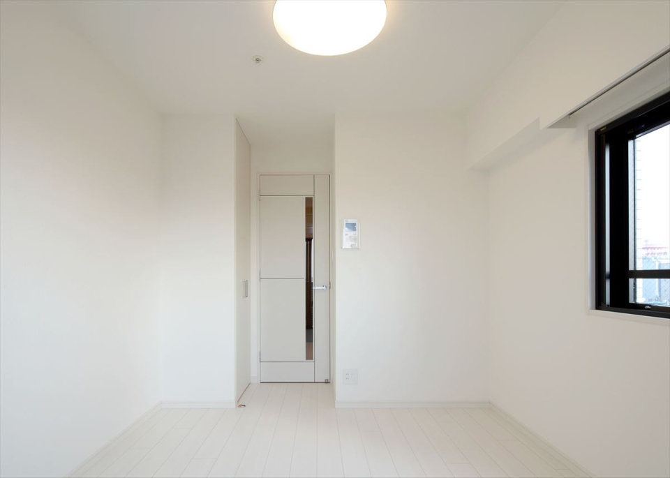 白がまぶしい部屋