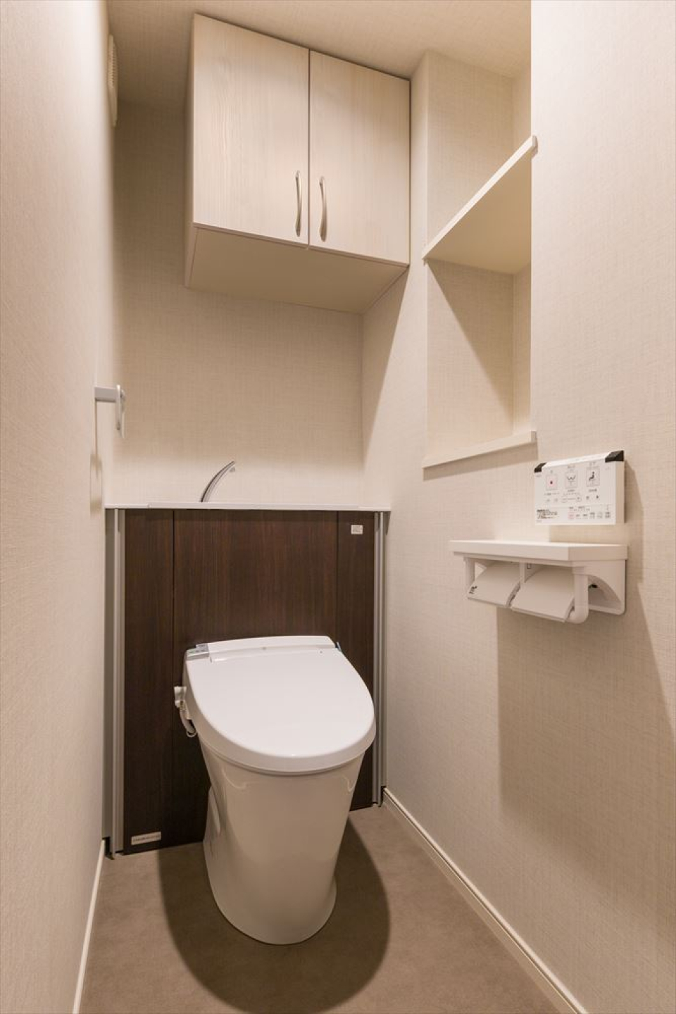 トイレは収納付き