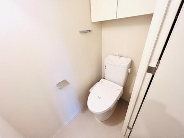 トイレにも収納あります