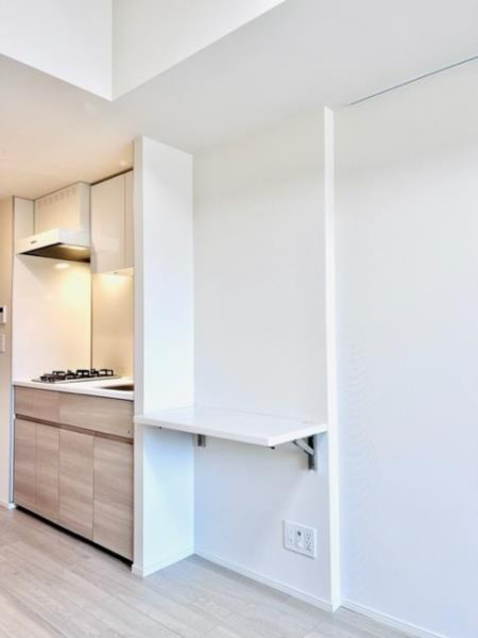 キッチン横に棚付き