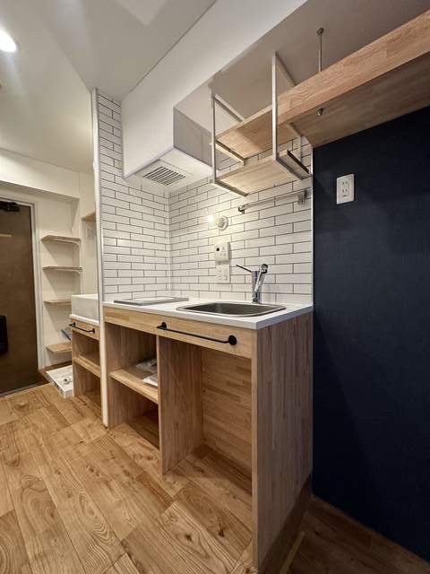 キッチンは上にも収納あります