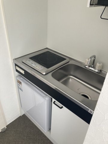 キッチンはコンパクト