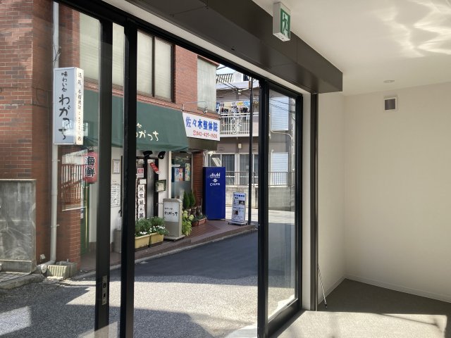 窓が一面にあります