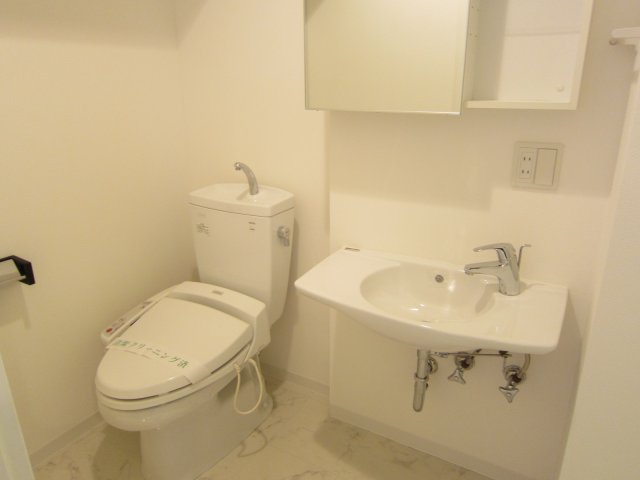 トイレと洗面台
※参考写真