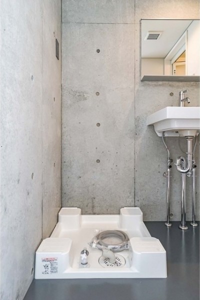 この空間に似合う角ばった洗濯機を探しましょう！