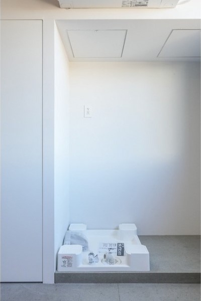 この空間に似合う角ばった洗濯機を探しましょう！