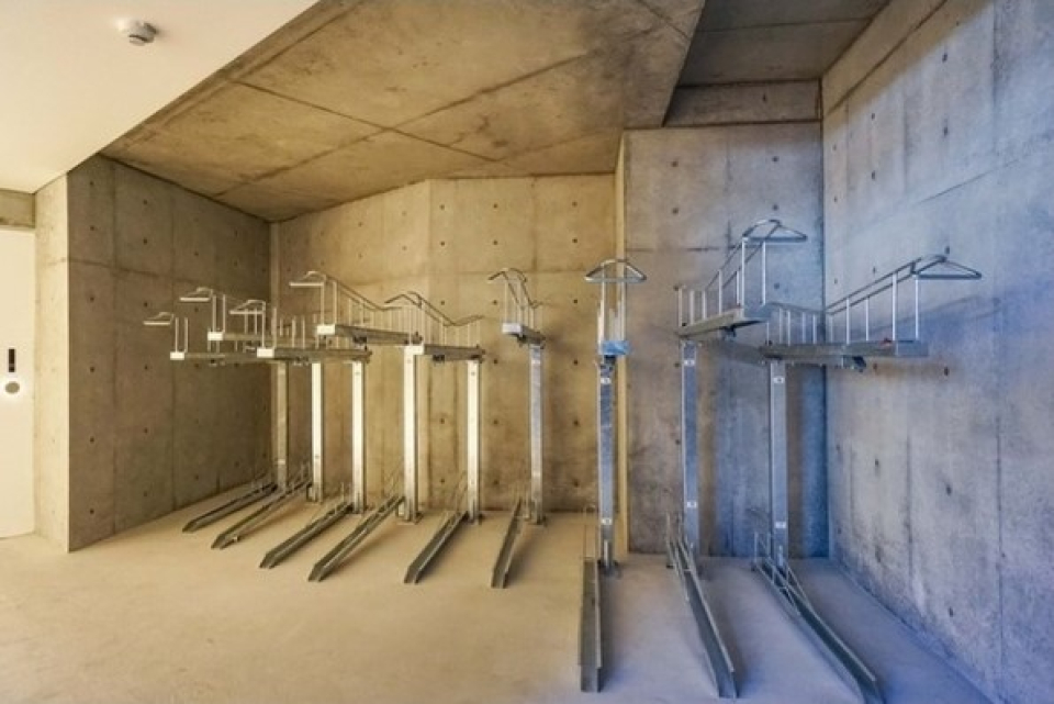 自転車は屋根下に保管できますね