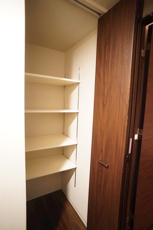 廊下にある収納スペースです