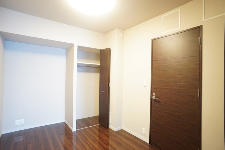 玄関横の洋室①