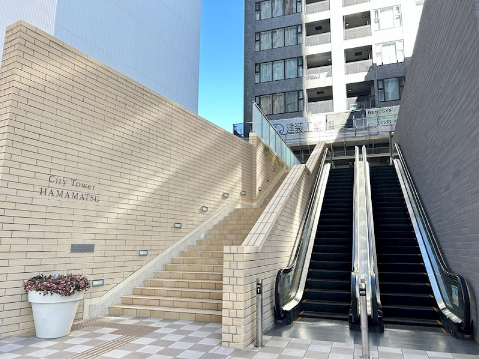 ここを通ってエントランスに行きます。気分が上がりそう♪