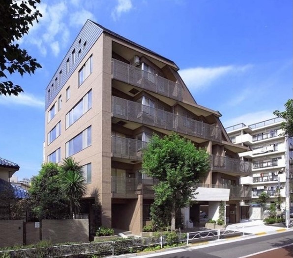 ツートンカラーの上の部分が今回のお部屋の位置です