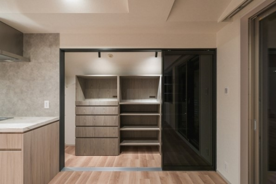 ここまでのパントリーがあれば食品・日用品のストックには困りません