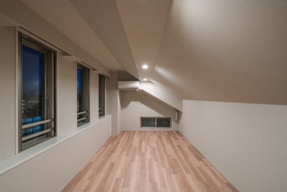 勾配がありおこもり感のあるお部屋です