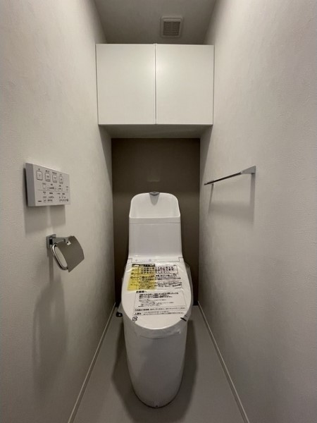 トイレにも収納ありです