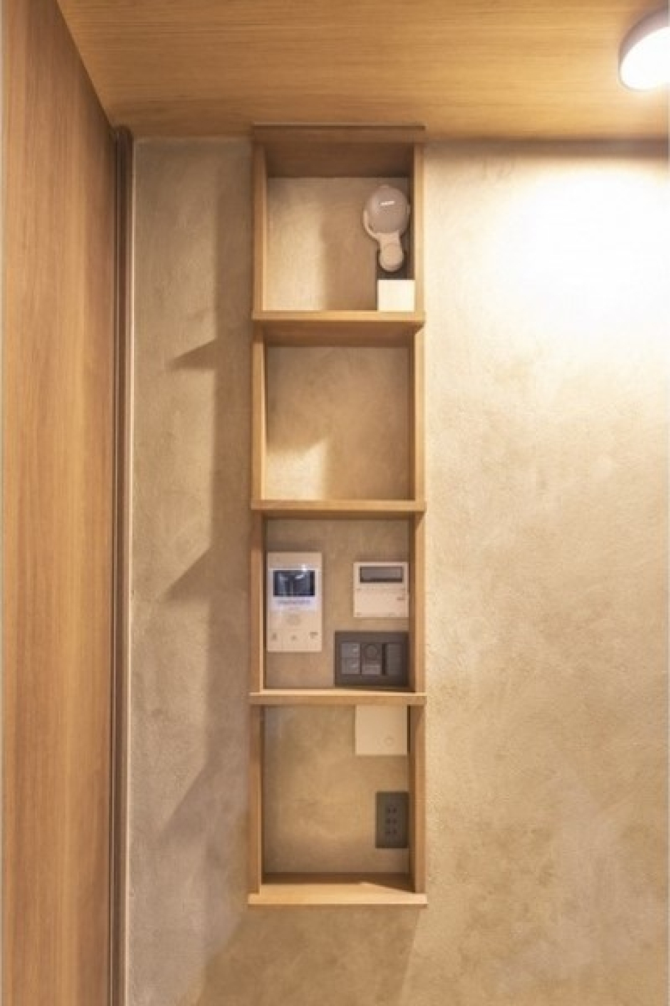 ニッチにはお気に入りのお香を置いて五感で和モダンを楽しんでみては？