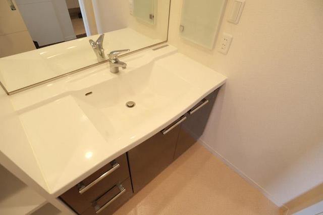 嬉しい独立洗面台。※写真は同タイプ住戸です。