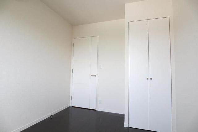 洋室にはクローゼットが付いています。※写真は同タイプ住戸です。