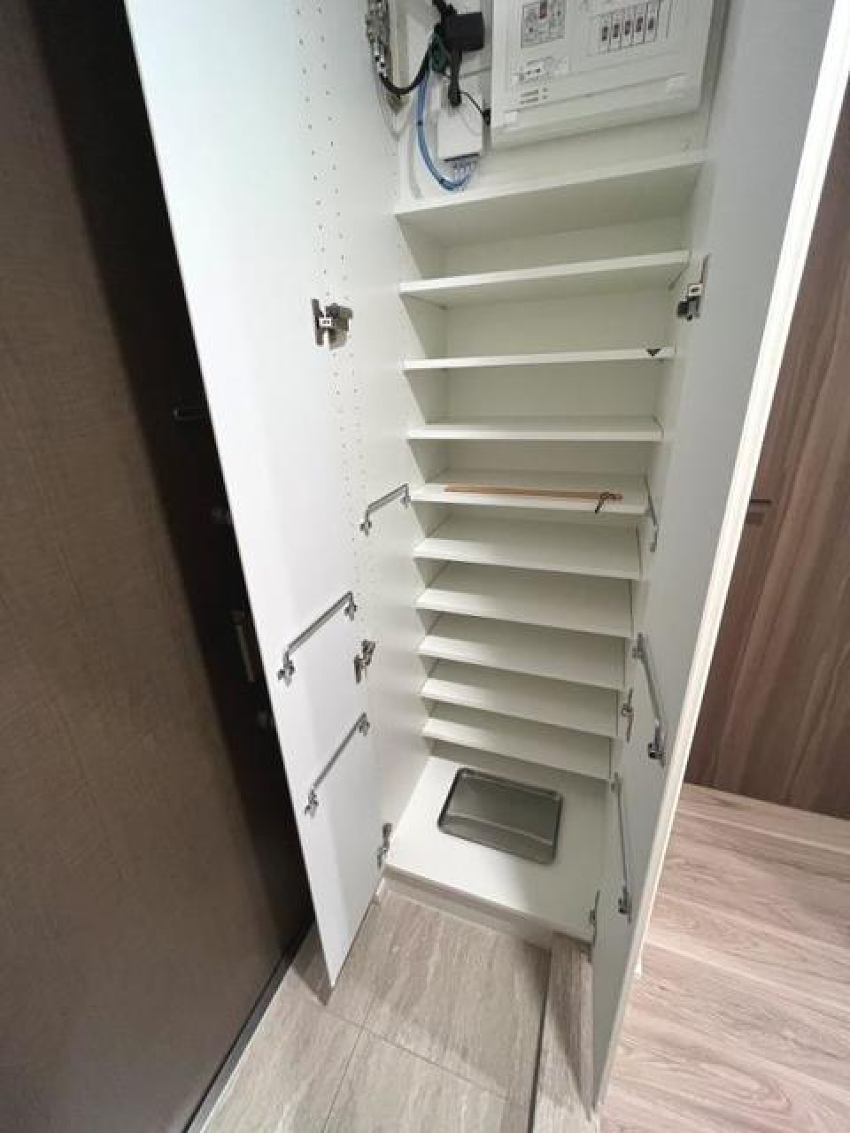 シューズボックスを開けた時の様子。※写真は同タイプ住戸です。