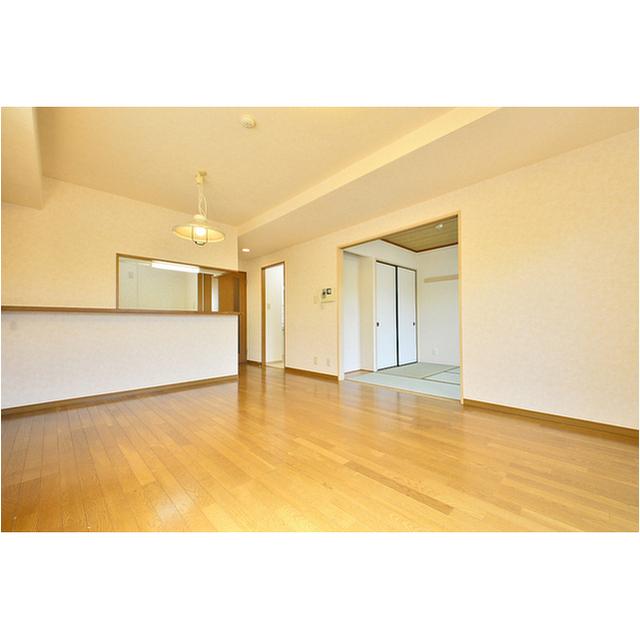 １４．５帖のLDKは対面式キッチンがあります。