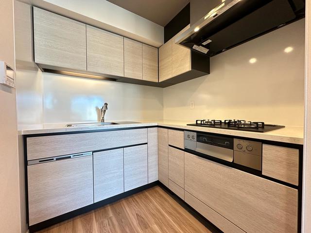 大きなキッチンは一緒に料理をするのに最適※写真は同タイプ住戸です。