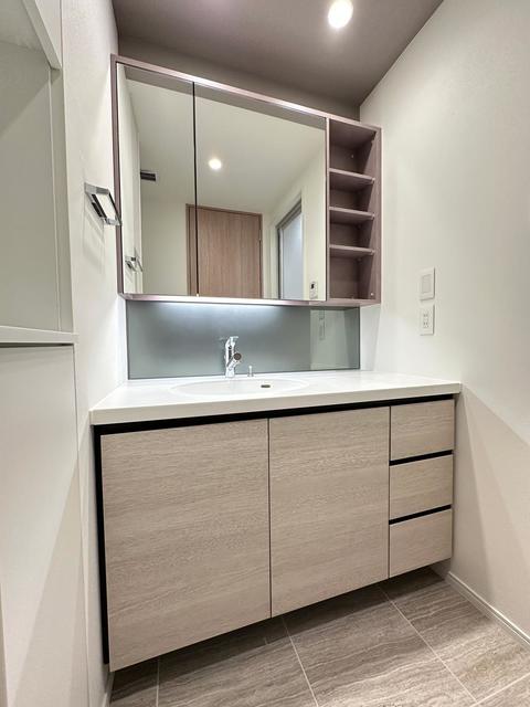 収納たっぷりの洗面台※写真は同タイプ住戸です。