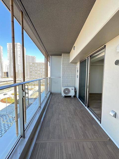 ゆっくりと過ごせるバルコニー※写真は同タイプ住戸です。