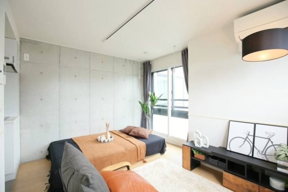 オシャレな１Rの暮らし始めませんか！！※家具・小物はイメージです（403号室の写真です）