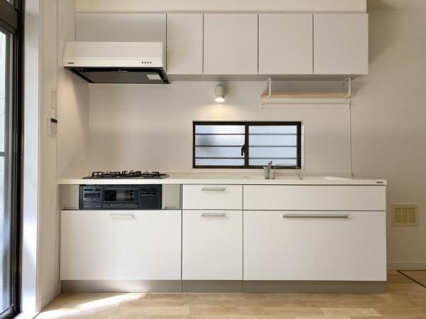 3口のガスコンロが導入されたキッチンです。