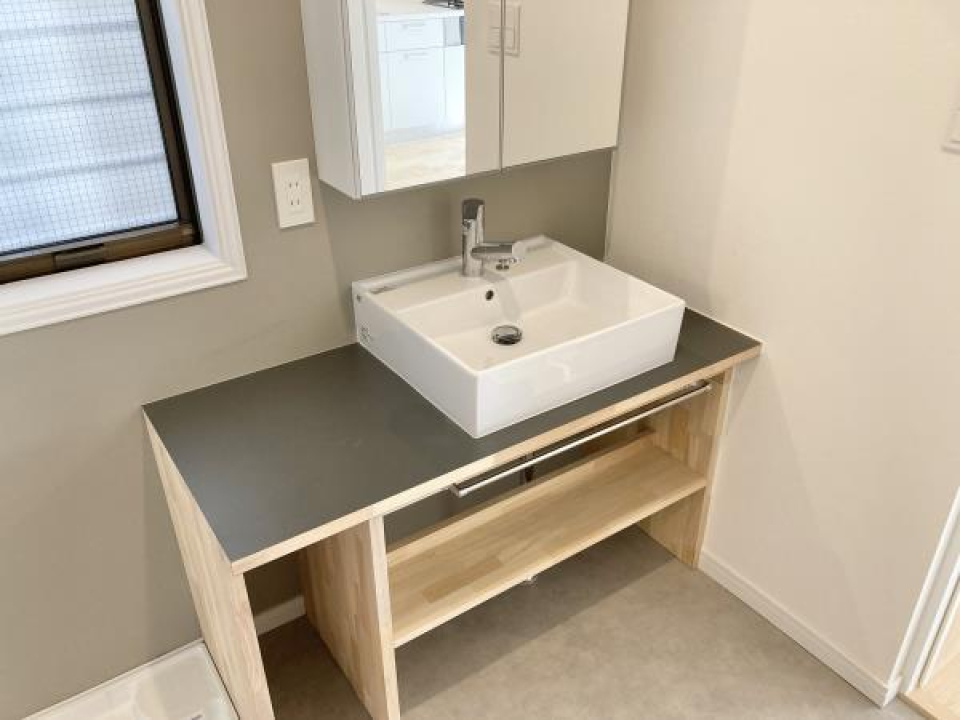 洗面台はシャレたデザインになっています。