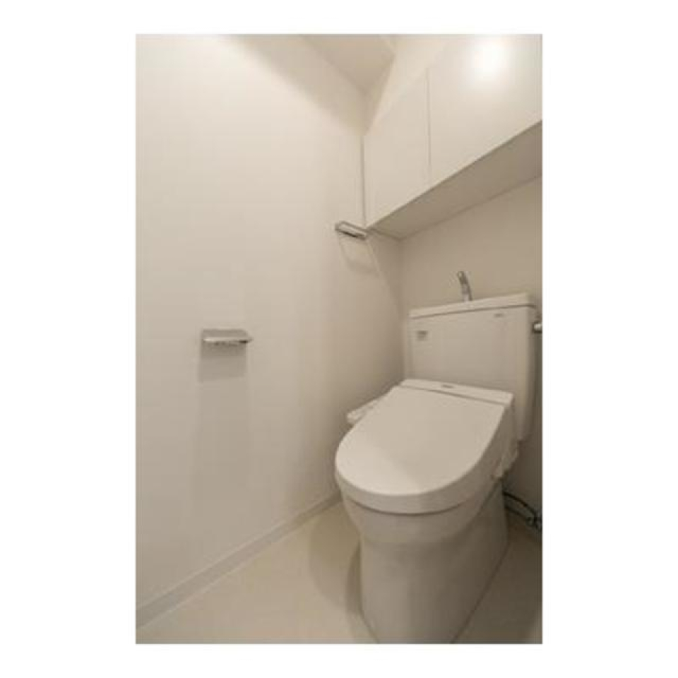 棚があるので掃除用具など整理整頓しやすそうですね。※写真は同タイプ住戸です。