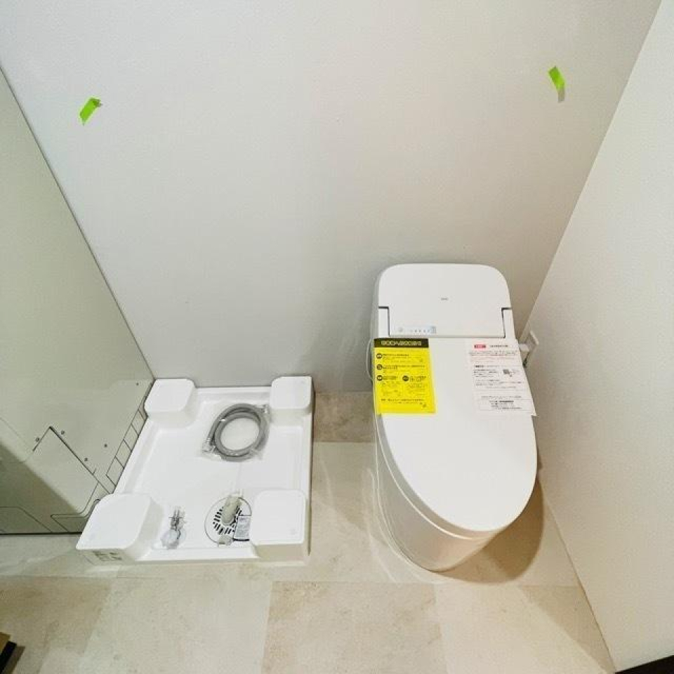 トイレは洗面台と併設されています。