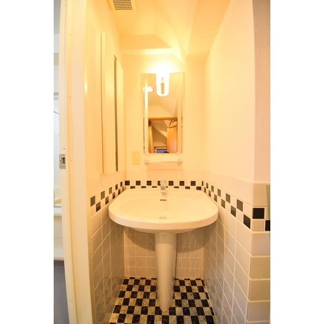 タイルが可愛い洗面所。