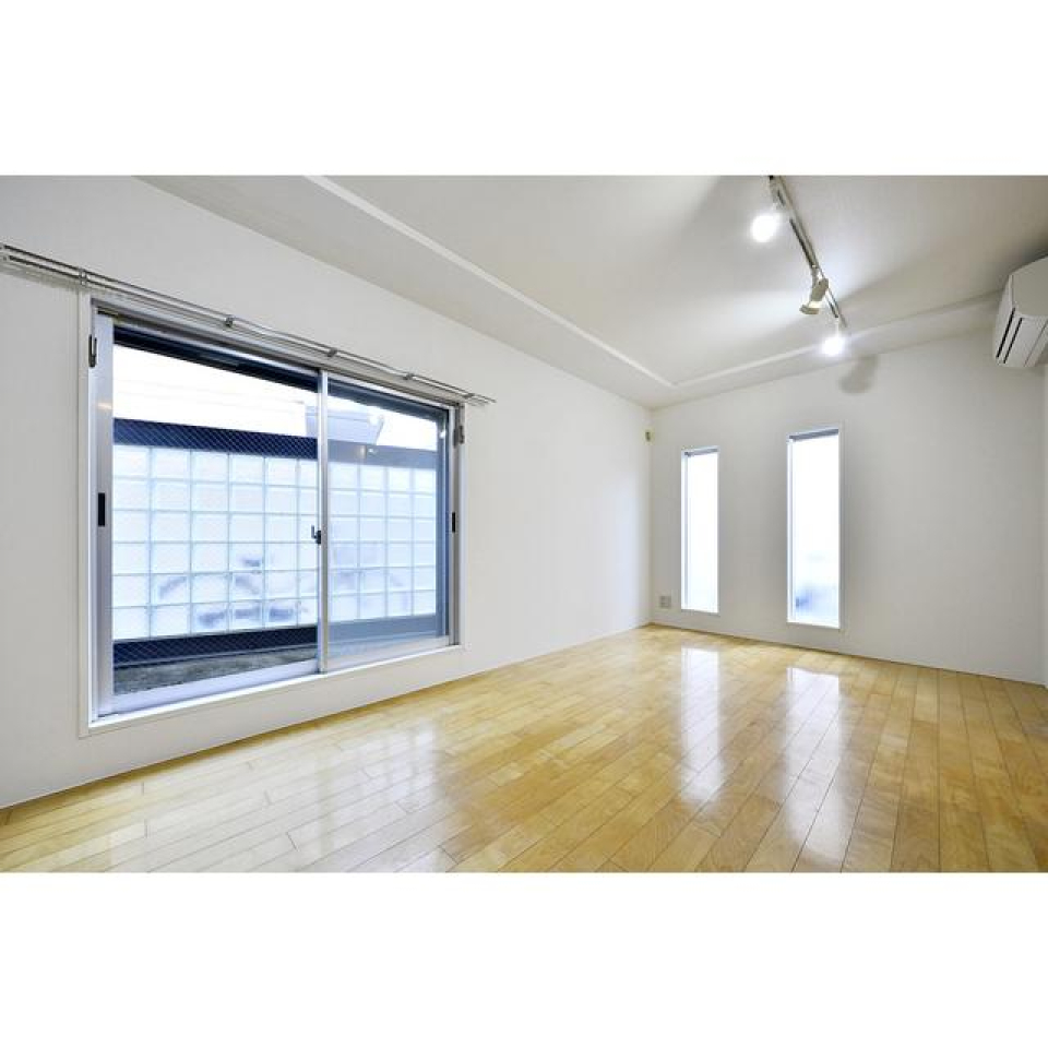 ダクトレールがついているので、照明の選択が増えますね！
