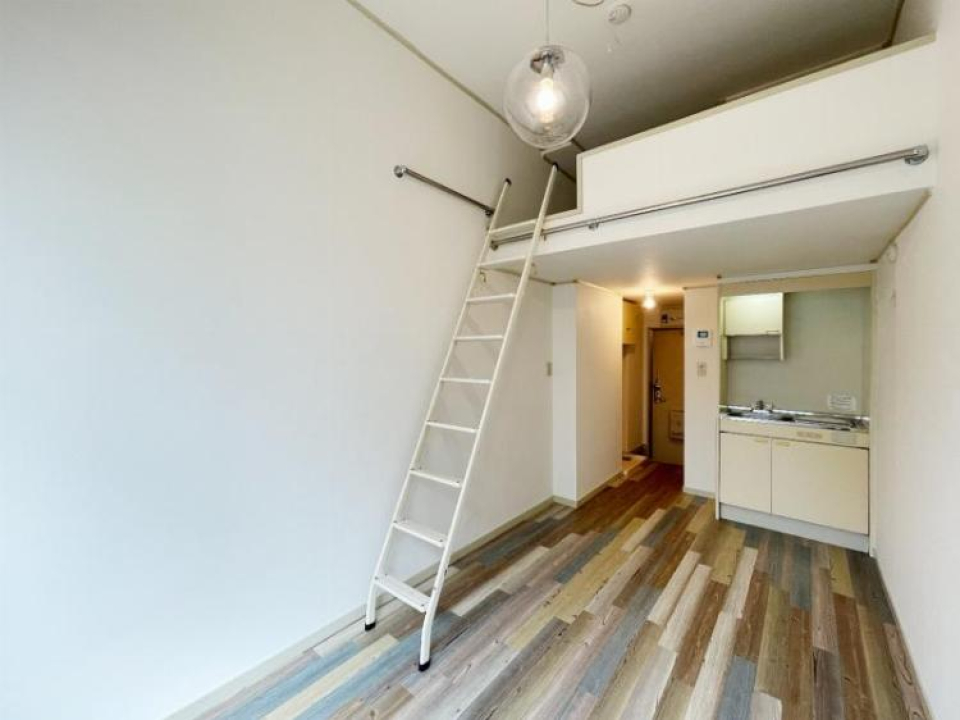 １４．１７㎡のロフト付き１Rです。