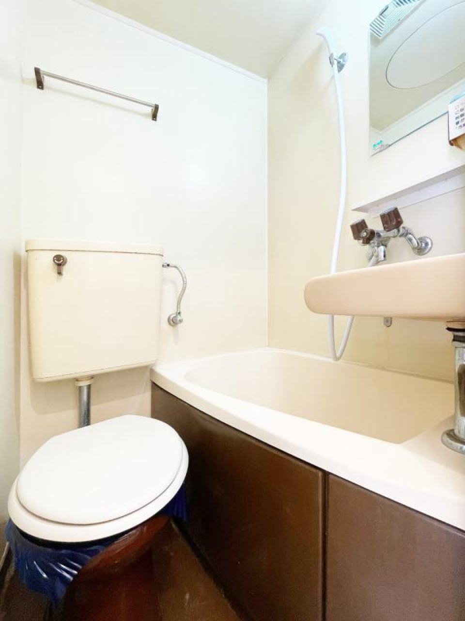 トイレと洗面台はお隣同士です。