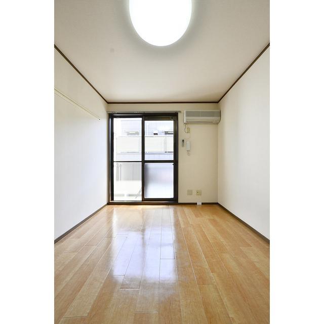 バルコニーへのアクセスができます。