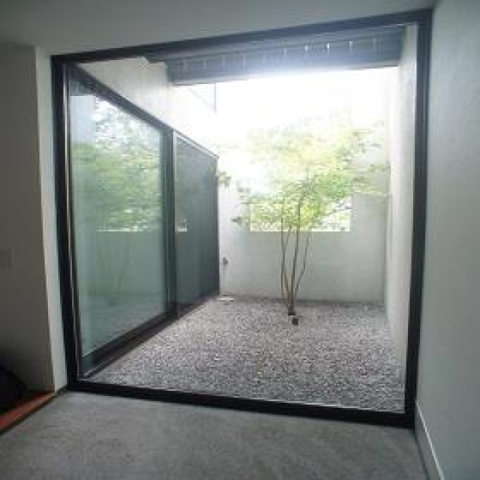 この庭はセンスのいいひとの家にある感じだ。。。