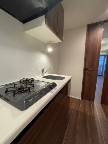 キッチンは２口コンロで料理もはかどりそうです。