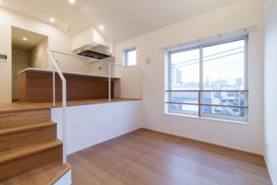 キッチンもちょっと高いところにあるのが面白い。※写真は同タイプ住戸です。