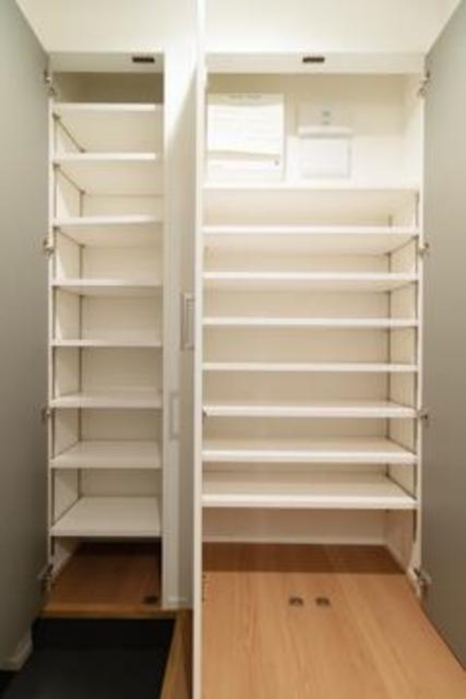 シューズボックスを開けた時の様子。※写真は同タイプ住戸です。