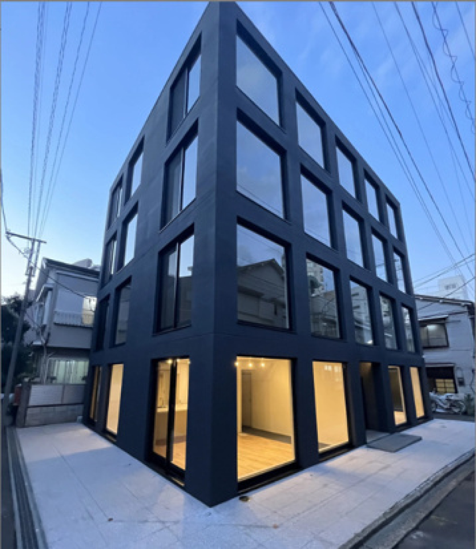 空を映す窓、まど、マド！