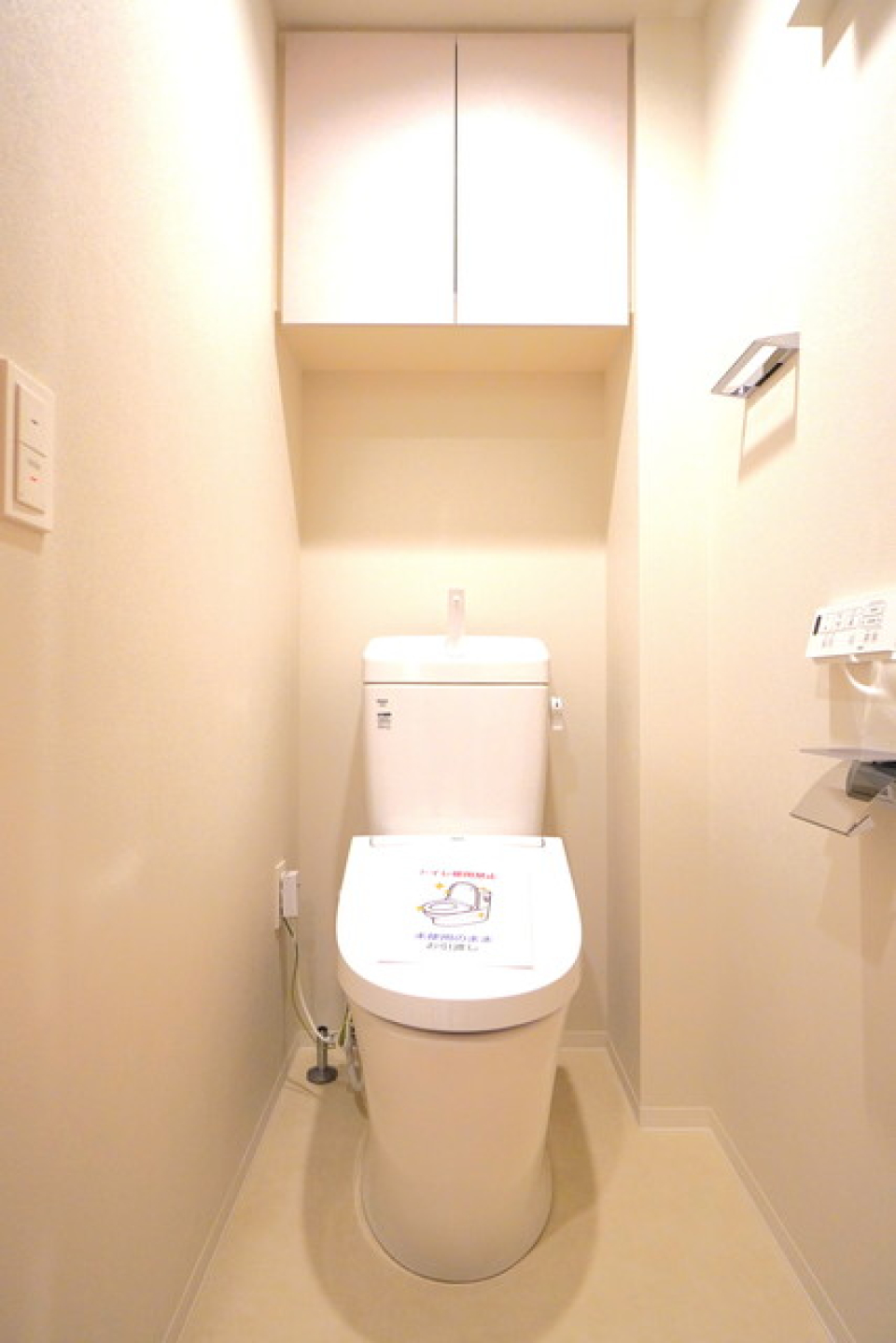 トイレは収納付き※写真は同タイプ住戸です。