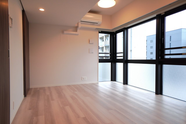 大きな窓があり、光が沢山入りそうですね。※写真は同タイプ住戸です。