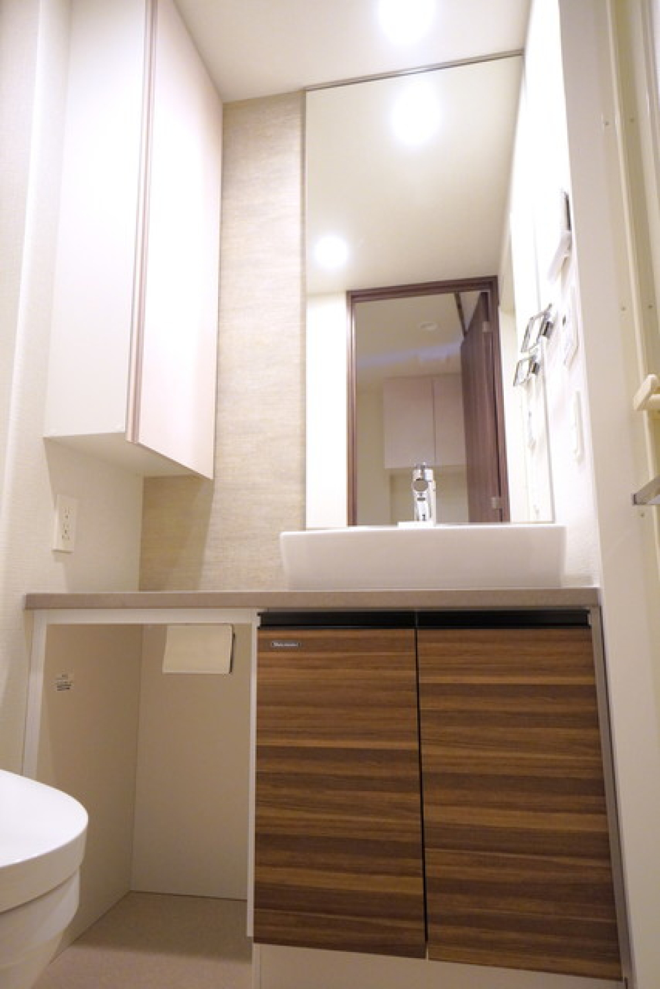 洗面台はトイレと併設されています。※写真は同タイプ住戸です。