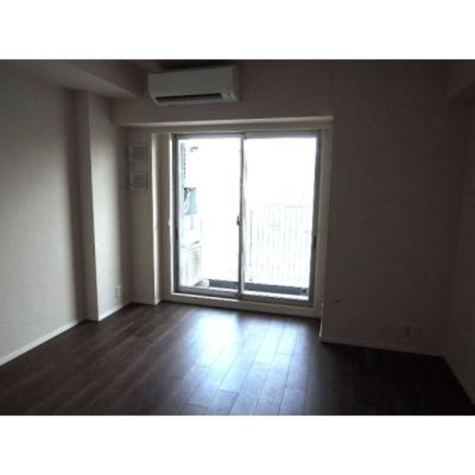 LDKは10帖！エアコン付き。※写真は同タイプ住戸です。