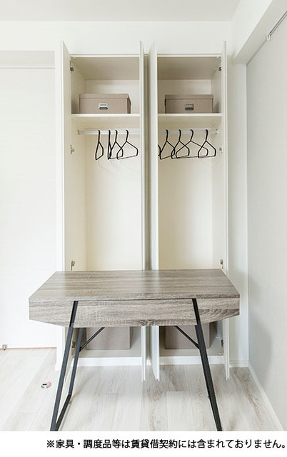 クローゼットを開けた時の様子。※写真は同タイプ住戸です。