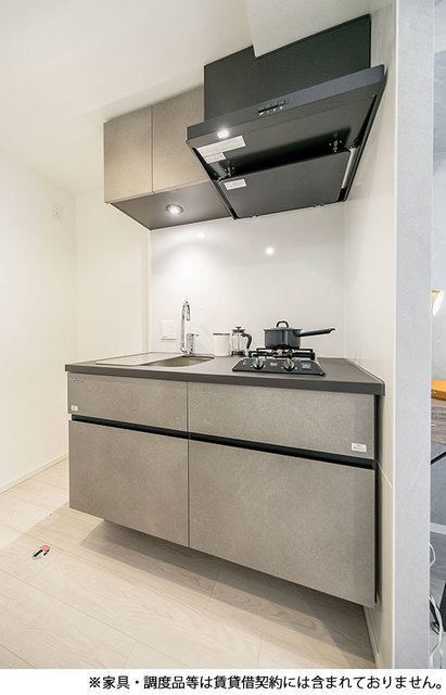 キッチンはグレーでシンプル※写真は同タイプ住戸です。